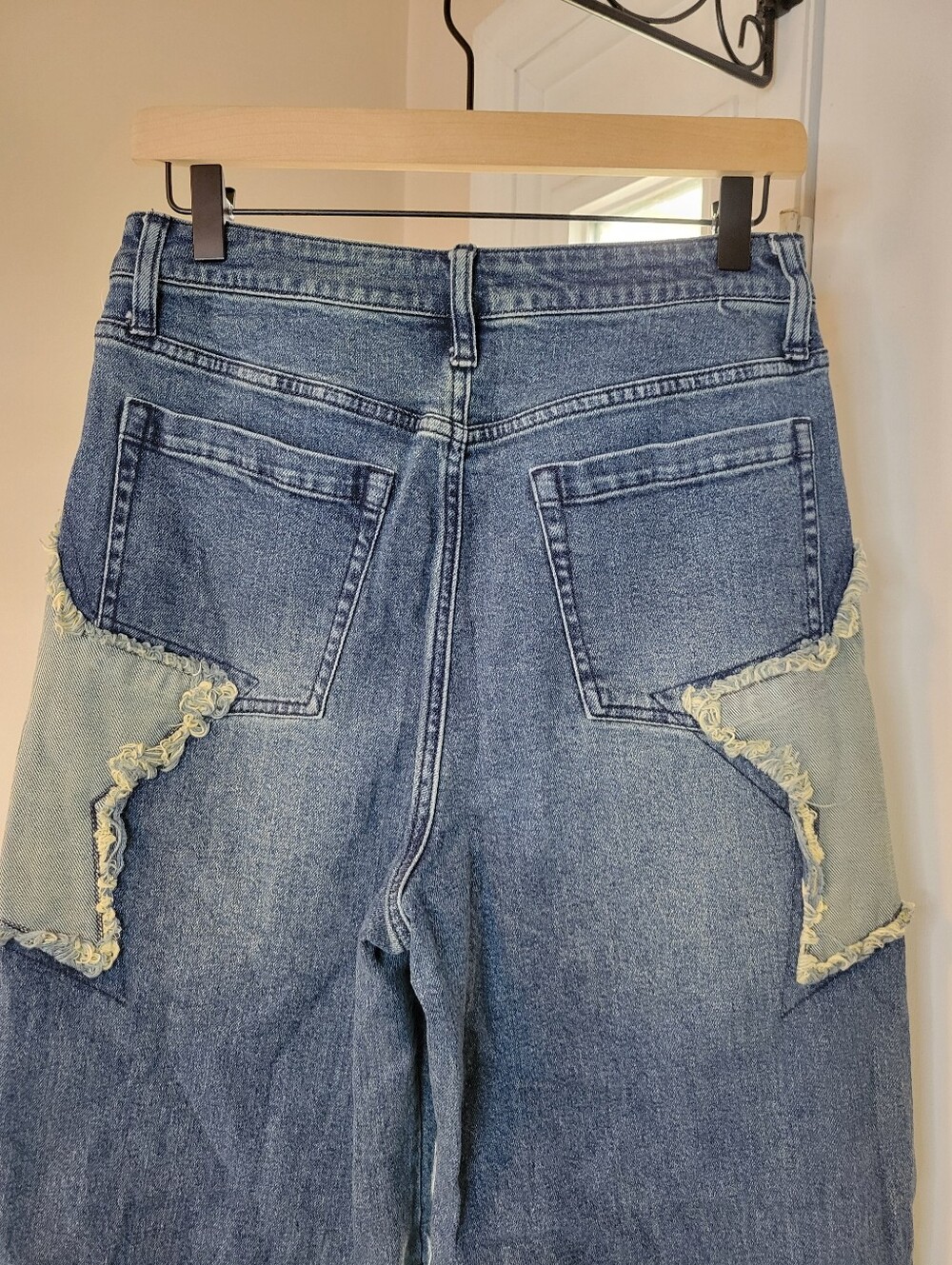 Hot Topic Two-Toned Star Appliqué Wide-Leg Blue Jeans, Size 7 - Picture 4 of 6